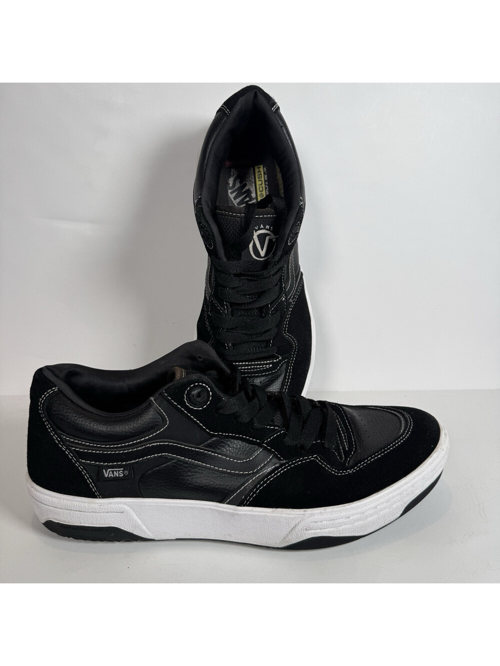 Vans Ultrarange VR3 Cush Mens Shoes Size 11.5 Black Suede 721356